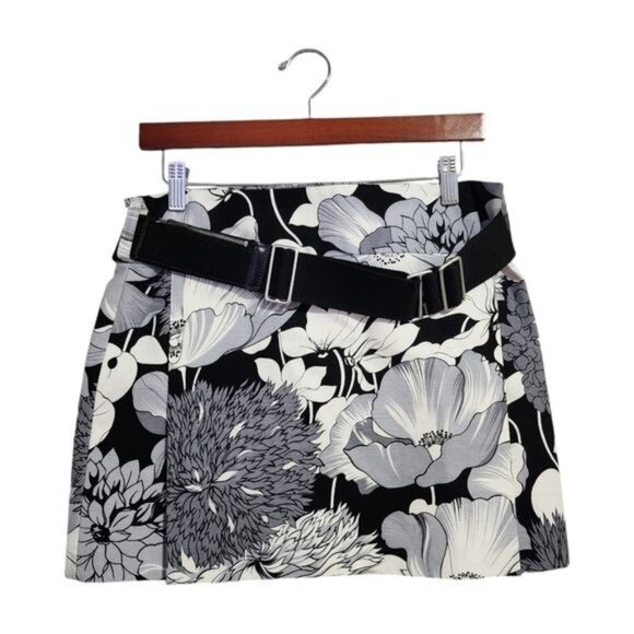BURBERRY Mini Pleated Skirt Floral Print Belted Black White Size 6 Y2K - Picture 1 of 13